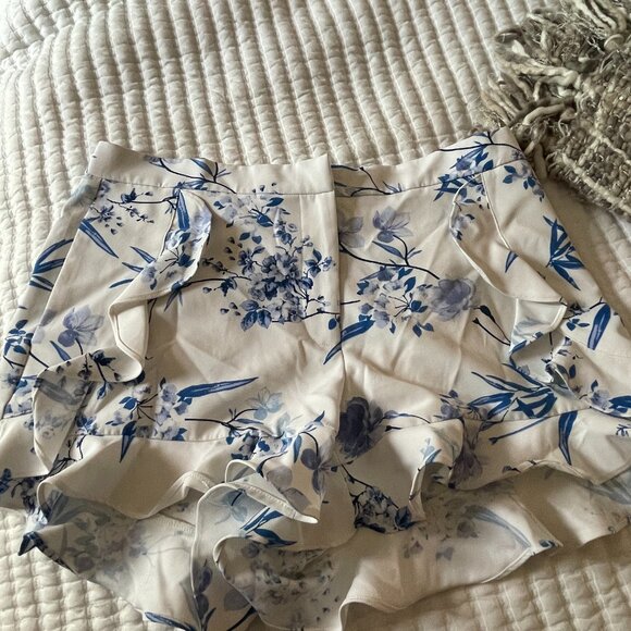 Boho Apparel Floral Ruffle Shorts – Blue & White size 10 - Picture 1 of 5